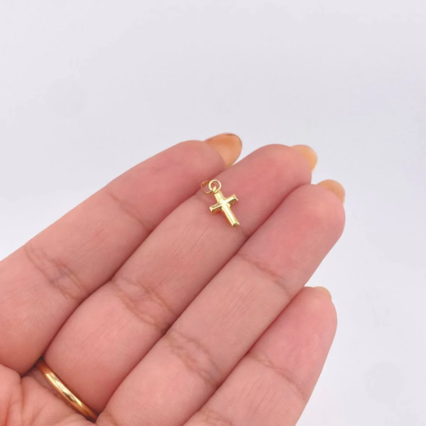 Dije Cruz Lisa 0.15 g / 1.4 cm Oro Amarillo 18K