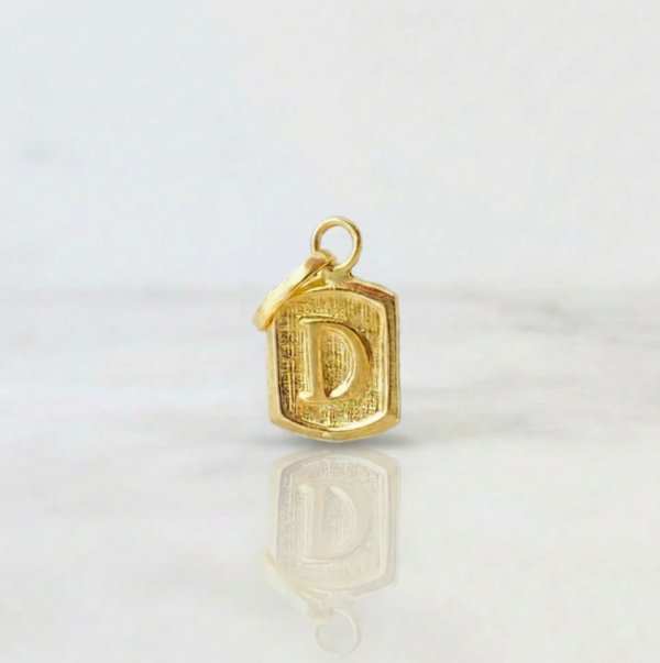 13 Dije Marco Letra D 0.3 g / 1.5 cm Oro Amarillo 18K