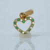 27 DIJE CORAZÓN 5 PTS DE DIAMANTES 5 PTS DE ESMERALDAS ORO AMARILLO 18K 0,65 GR / 1,6 CM †