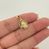 Dije herradura caballo borde circones verdes Oro amarillo 18k +1 / 2,10 Gr / 2,0 cm