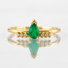 ChatGPT Image 5 jun 2026, 01_48_26 p.m. Anillo Gota de Lluvia Esmeralda 18pts - Diamantes 6pts 1.45gr / T7 1/4 / Oro 18K