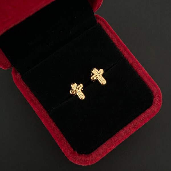 Fondo_negro_y_el_borde_202606051505 Topos cruz en medio relieve Oro amarillo 18k 0,6 Gr / 5,6 mm