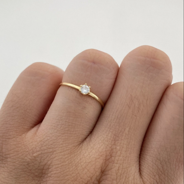 Anillo Solitario Oro amarillo 18k / Talla 6 / 0,75 Gr / 1,1 mm