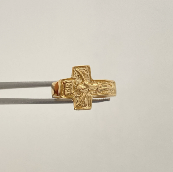Anillo cruz con cristo Oro amarillo 18k / Talla 6 / 2,8 Gr