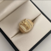 Screenshot_41 Anillo San miguel arcangel cuadrado circones blancos Oro amarillo 18k / Talla 9 1/2 / 7 Gr / 7,5 mm