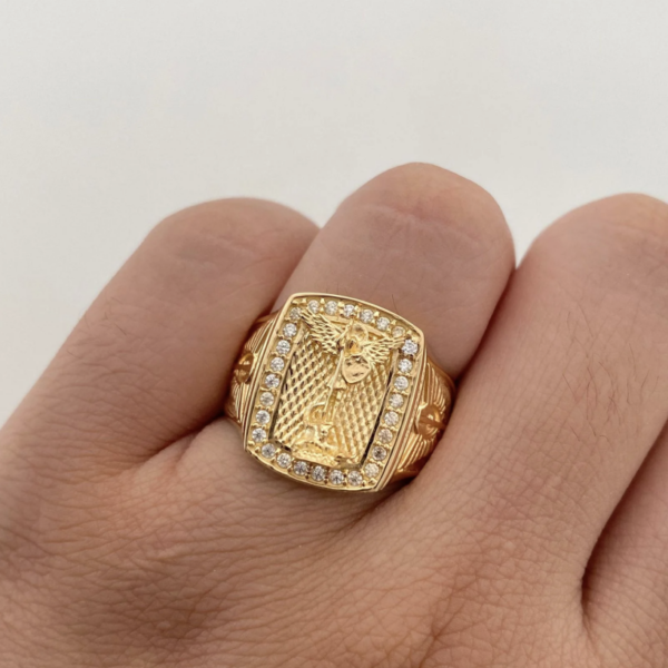 Screenshot_43 Anillo San miguel arcangel cuadrado circones blancos Oro amarillo 18k / Talla 9 1/2 / 7 Gr / 7,5 mm