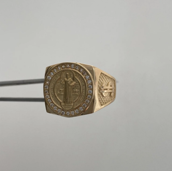 Anillo San benito circones blanco Oro amarillo 18k / Talla 9 1/4 / 13,45 Gr