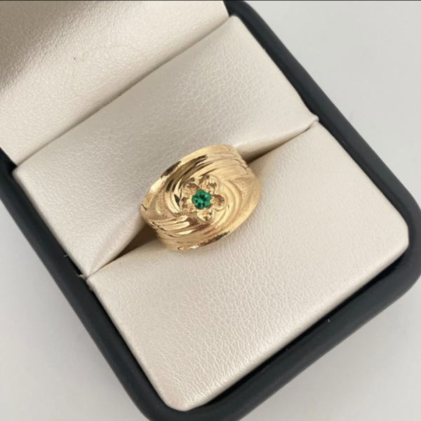 Screenshot_47 Anillo flor circon verde curvas Oro amarillo 18k / Talla 5 3/4 / 1,95 Gr
