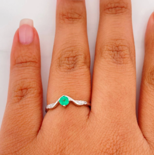Screenshot_69 Anillo Solitario Churumbela Esmeralda 20Pts 1.15 g / T6 3/4 Plata 925