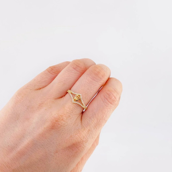 Anillo Corona Rombo 1.8 g / TT8 1/4 Oro Amarillo 18K