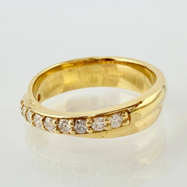 Anillo Argolla Curvas Sobre Puestas Diamantes 33pts 4.3gr / T5 1/4 / Oro Amarillo 18K