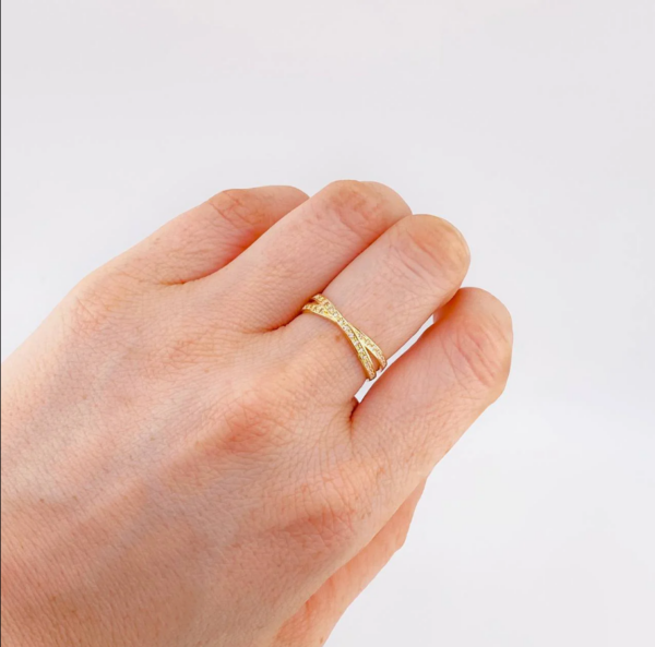 Compartir Anillo Entrelazado 2.11 g / T7 Oro Amarillo 18K