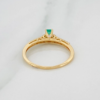 Anillo Solitario Esmeralda 27 pts Diamantes 0.09 pts 2.1gr / T7 3/4 / Dos Oros Amarillo Blanco 18K