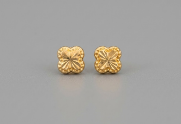 Topos Trebol Diamantado Oro amarillo 18k 0,55 Gr / 5,2 mm