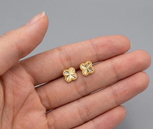 Topos Trebol Diamantado Oro amarillo 18k 0,55 Gr / 5,2 mm
